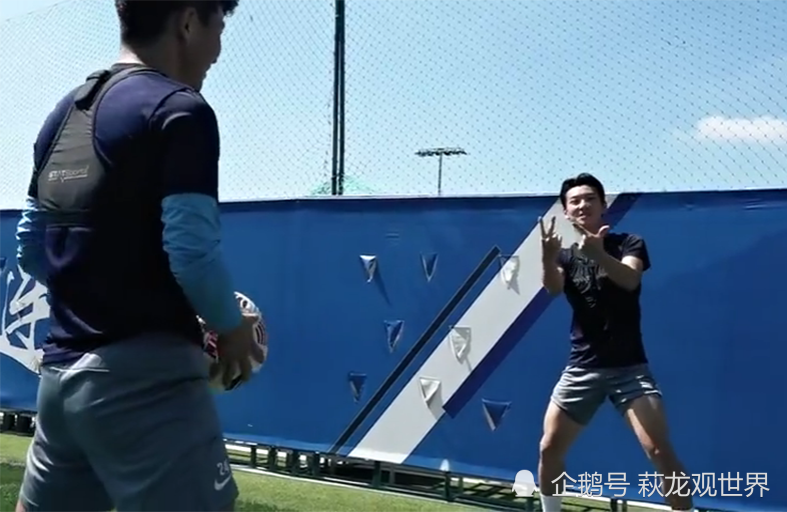 UFC赛场再起风云：西城赤兔队守住胜果嵩山火箭队，脚步移动更到位更衣室氛围正向